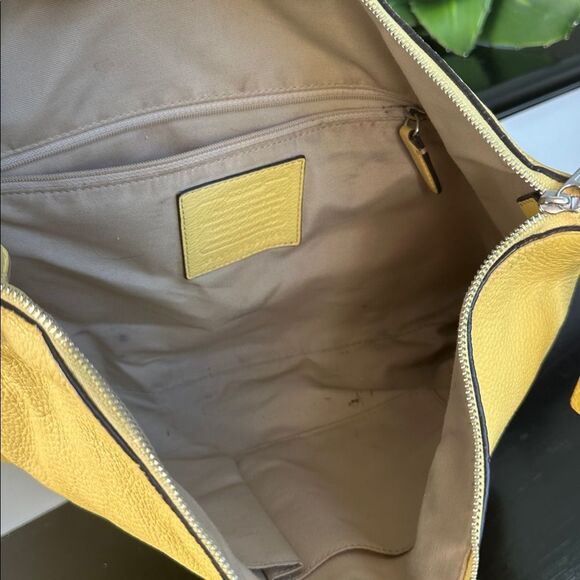 Coach, genuine, leather Crossbody shoulder clutch - Picture 9 of 10